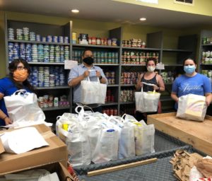 the-food-pantry-volunteers