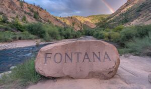 a rock with the word "fontana"